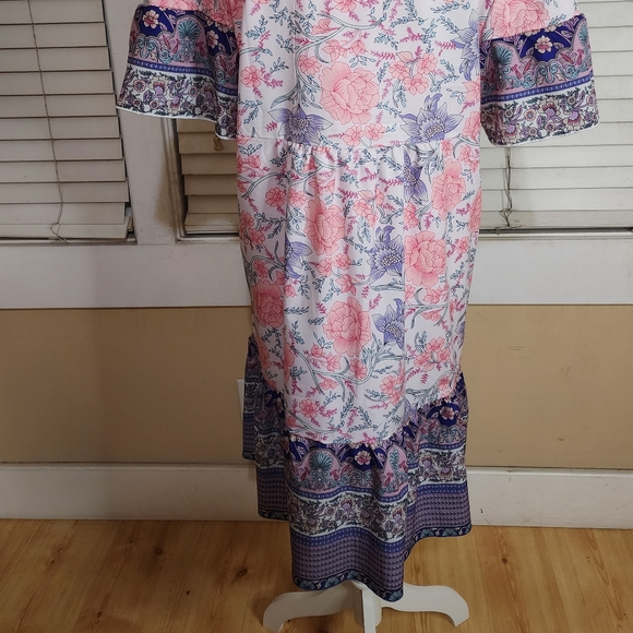 Noracora Women's Floral Shift Dress - Picture 6 of 11